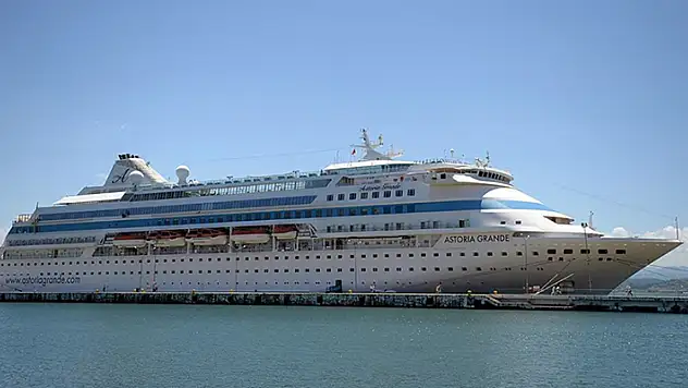 Panama bandıralı kruvaziyer 'Astoria Grande' Sinop seferlerini sürdürüyor
