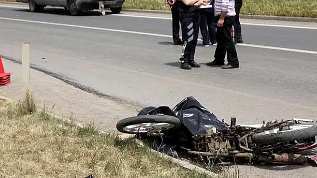 Panelvanla motosiklet çarpıştı: 1 ölü