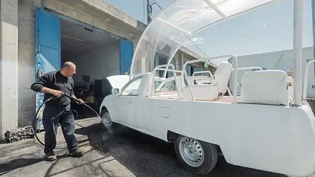 Papalık arabası, Gazze'deki çocuklar için mobil sağlık kliniğine dönüştürülüyor
