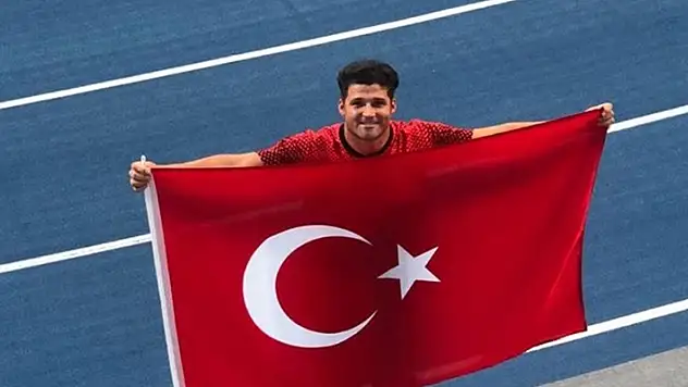 Para atletizmde milli sporcu Muhammet Khalvandi gümüş madalya aldı

