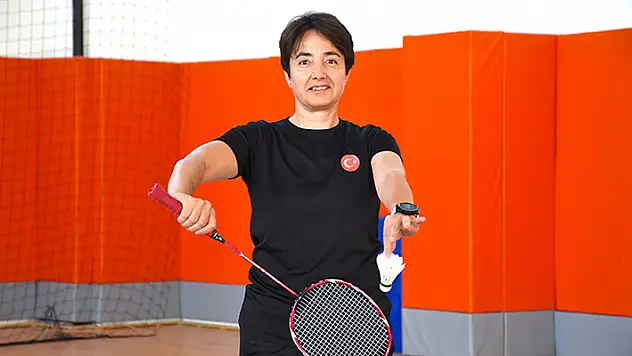 Para badmintonda milli sporcu Halime Yıldız Paris'te çeyrek finale yükselmeyi garantiledi
