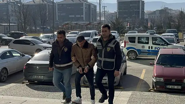 Para biriktiren arkadaşının evine pencereden girdi, 60 bin lirasını çaldı
