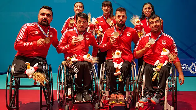 Para Masa Tenisi'nde altın ve gümüş madalya Türkiye'nin 
