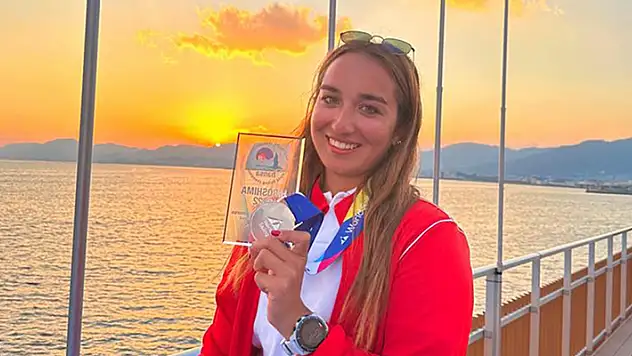 Para yelkenci Miray Ulaş, dünya ikincisi oldu
