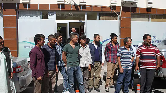Paralarını alamayan işçiler eylem yaptı