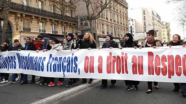 Paris'te İslamofobi karşıtı yürüyüş