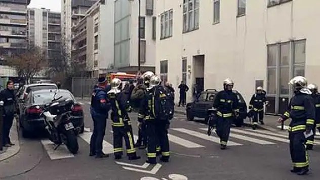 Paris'te mizah dergisi Charlie Hebdo'ya silahlı saldırı
