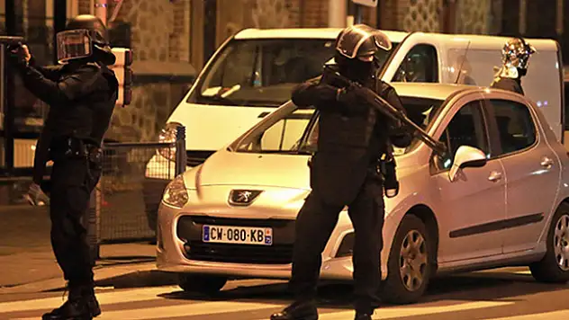 Paris'te Terör Operasyonunda Çatışma Çıktı