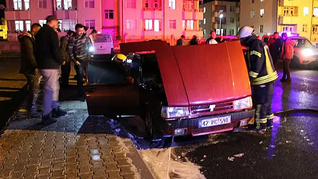Park halindeki otomobilde yangın çıktı