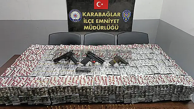 Park halindeki otomobilden 46 bin 195 'sentetik ecza' çıktı baba- oğul gözaltında
