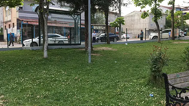 Parkta iki grup arasında bıçaklı kavga: 2 yaralı
