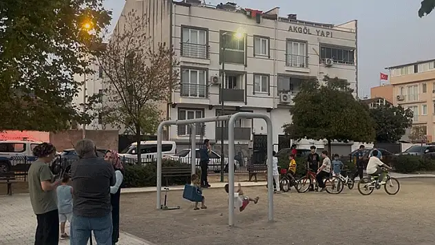 Parkta oyun oynayan çocuğa yorgun mermi isabet etti