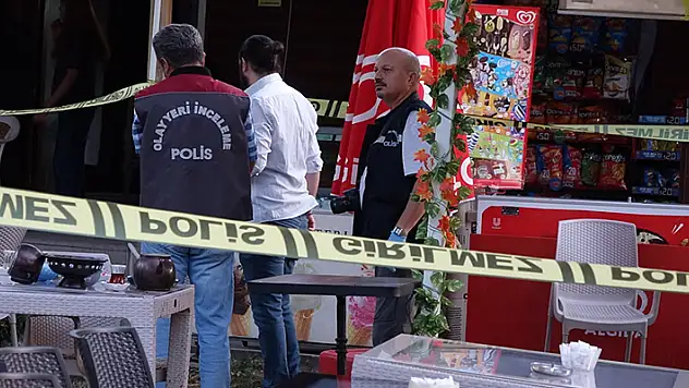 Parktaki kafede tüfekli saldırı: 1 ölü, 1 yaralı

