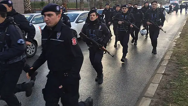 Patlama sonrası polis bu şüphelinin peşinde!