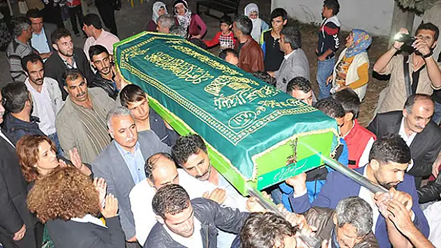 Patlamada hayatını kaybeden 2 vatandaş Manisa'da toprağa verildi