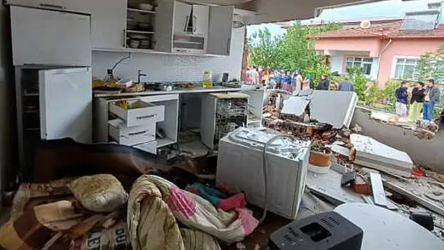 Patlayan tüp, evi harabeye çevirdi

