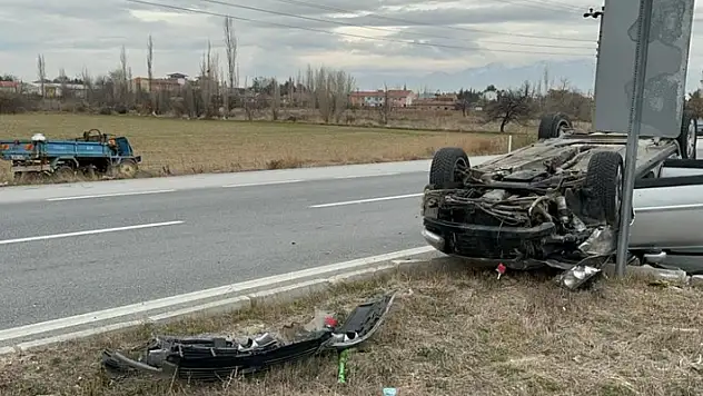 Patpat ile çarpışan otomobilde 3 kişi yaralandı
