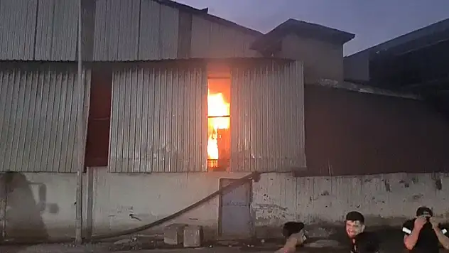 Payas'ta trafo patlaması sonucu fabrika yandı 6 kişi yaralandı
