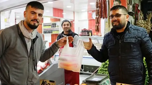 Pazarcı esnafından ilginç poşet kampanyası!