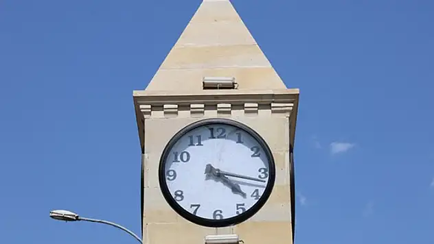 Pazarcık'taki saat kulesi 19 aydır 4.17'yi gösteriyor
