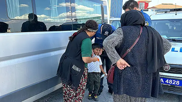 Pazarda kaybolan 6 yaşındaki Poyraz, tek başına bindiği halk otobüsünde bulundu
