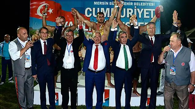 Pehlivanlar Altın Kemer İçin Güreşti