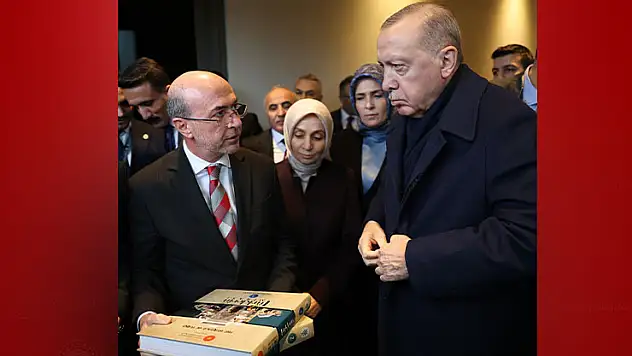 Pekyatırmacı, 'Türklerin Mirası' Projesi'nin ilk 4 cildini Cumhurbaşkanı Erdoğan'a takdim etti