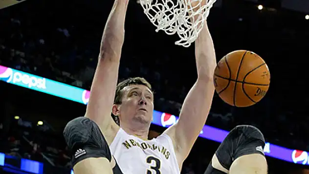 Pelicans'ı Ömer Aşık sırtladı!