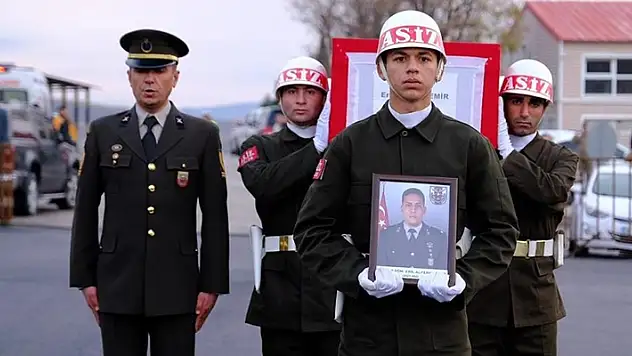 Pençe-Kilit Operasyonu bölgesinde şehit olan asker için Şırnak'ta tören yapıldı
