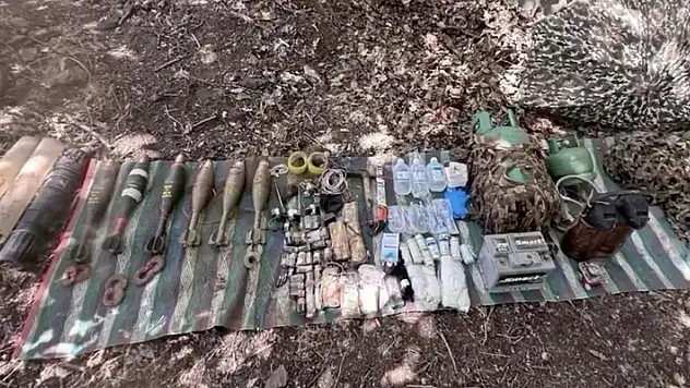 Pençe-Kilit Operasyonu bölgesindeki sığınakta çok sayıda silah ve mühimmat ele geçirildi
