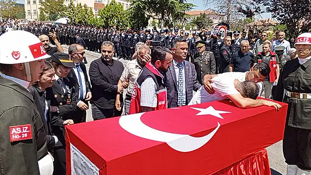 Pençe kilit şehidi son yolculuğuna uğurlanıyor
