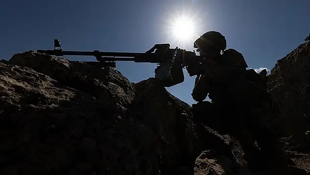 Pençe operasyonu bölgesinde hastaneye kaldırılan yaralı asker şehit oldu
