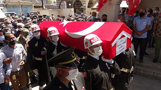 Pençe-Yıldırım Harekatı'nda şehit düşen uzman çavuş Mehmet Kırmızı Adana'da son yolculuğuna uğurlandı
