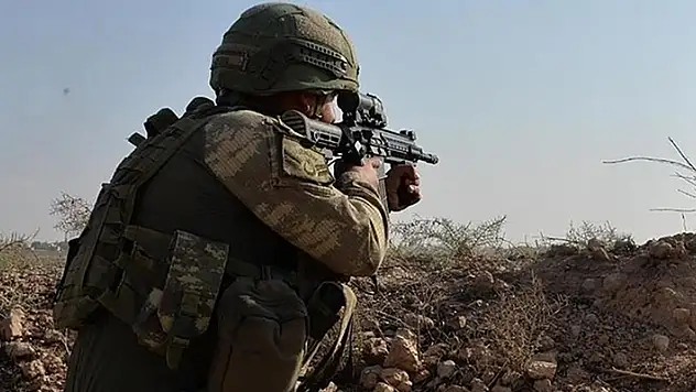 Pençe-Yıldırım Harekatında 1 asker ve 4 güvenlik korucusu şehit oldu
