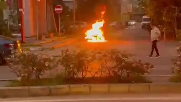 Pendik'te alev alan otomobil bomba gibi patladı