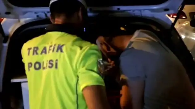 Pendik'te yolu kapatıp dans eden şahıslara para cezası