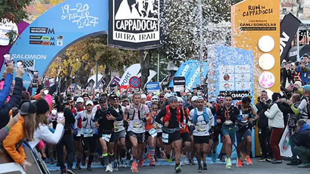 Peribacaları arasında koşan yüzlerce sporcu Kapadokya turizmine katkı sundu