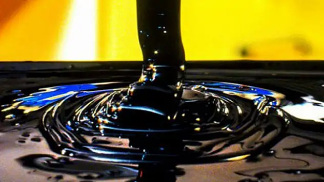 Petrol fiyatı nisan ayından beri ilk kez 70 doların altına geriledi