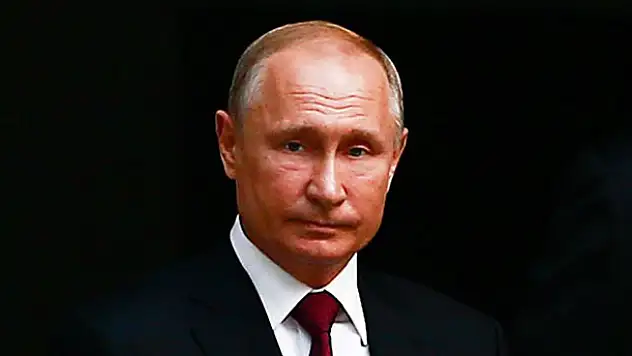 Petrol krizi ve salgın Putin'e desteği azalttı