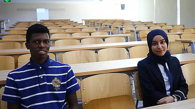Pilot olma hayallerini gerçekleştirmek için Konya'yı seçtiler