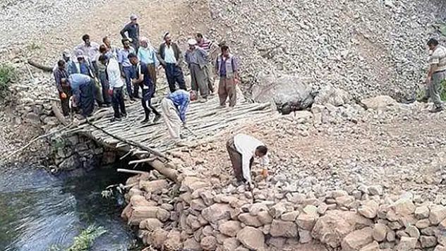 PKK köprüyü yıktı vatandaşlar yenisini yaptı