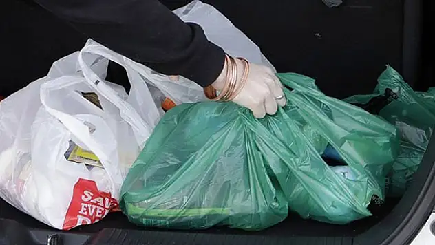 Plastik alışveriş poşetlerinin fiyatları belli oldu!