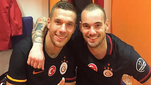 Podolski'den taraftara: Seni sevmeyen ölsün