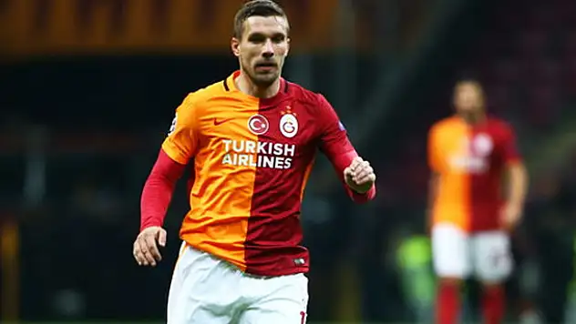 Podolski gideceği takımı açıkladı!