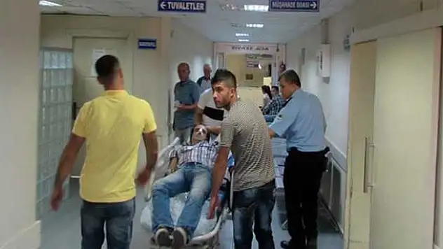 Polis aracı otomobil ile çarpıştı: 5 yaralı