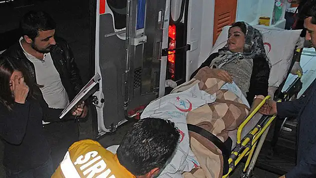 Polis aracına atılan roketatar mermisi eve isabet etti