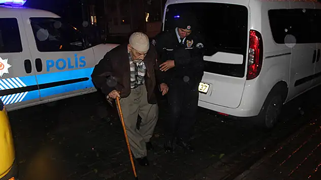 Polis Bu Defa Karakola Değil, Camiye Götürdü