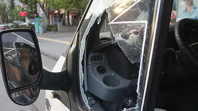 Polis camı kırarak hayat kurtardı