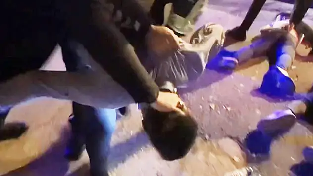 Polis 'Direnme yat' dedi yatmadı, yatırıldı kalkmadı
