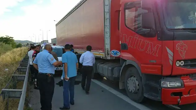 Polis ekibine TIR çarptı: 1 polis şehit